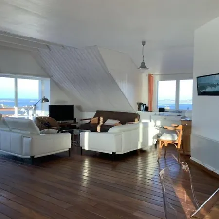 With 3 Bedrooms Holiday home